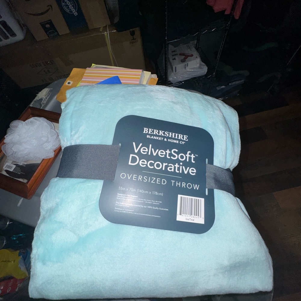 Berkshire VelvetSoft Decorative Throw - Soft Blue